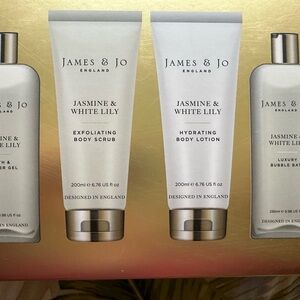 James & Jo Gold Relax Collection